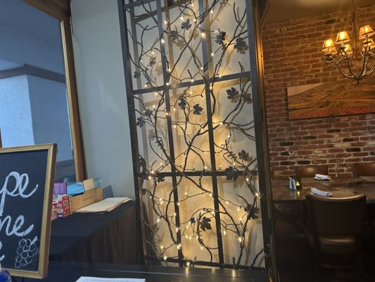 Grape Vine Cafe and Wine Bar by null