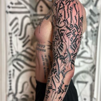 Redtail Tattoo Studio and Gallery - Tattoo Near Me - Cotati, California