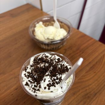Häagen-Dazs - Cookies & Cream Dazzler Sundae - Ice Cream & Frozen Yogurt Near Me - Edgewater, New Jersey