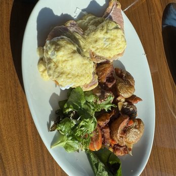 Hyatt Regency - Breakfast, eggs Benedict, poached eggs were perfectly cooked , hollandaise was a little vinegary - Hotels Near Me - Niagara Falls, Ontario