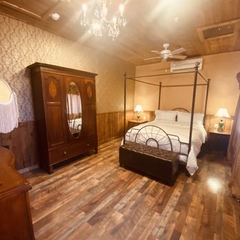 The Russ House - The Gold Room, classic elegance, faces the patio area. - Bed & Breakfast Near Me - Tombstone, Arizona The Russ House - The Gold Room, classic elegance, faces the patio area. - Bed & Breakfast Near Me - Tombstone, Arizona