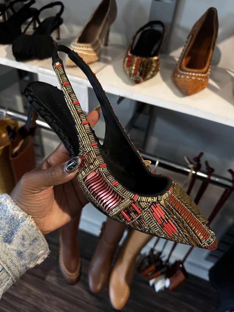 United Apparel Liquidators Logo