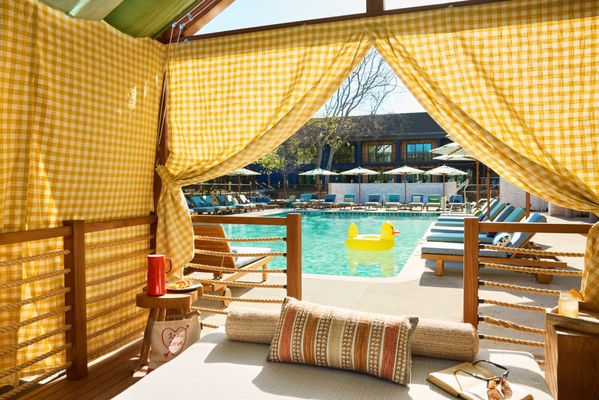 Treehouse Hotel Silicon Valley by null