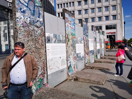 Berliner Mauer by null