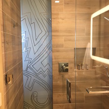 Hotel Chaco - Great natural light in the spacious shower. - Venues & Event Spaces Near Me - Albuquerque, New Mexico