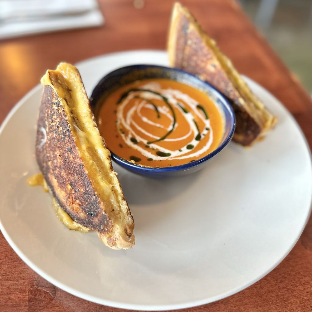 Loowit Brewing - Ole's Outpost - Grilled cheese w/ tomato bisque - Brewpubs Near Me - Vancouver, Washington Loowit Brewing - Ole's Outpost - Grilled cheese w/ tomato bisque - Brewpubs Near Me - Vancouver, Washington