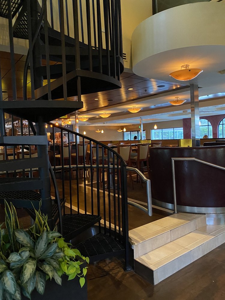 M Waterfront Grille
