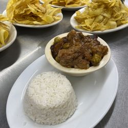Tropical Restaurant - Rabo encendido de viernes a domingo