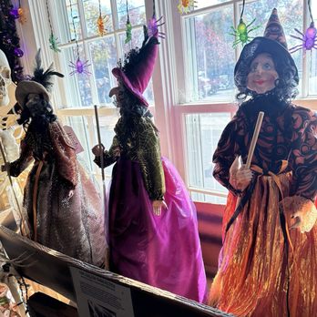 Ye Olde Pepper Candy Companie - Decorations for Halloween - Candy Stores Near Me - North Andover, Massachusetts