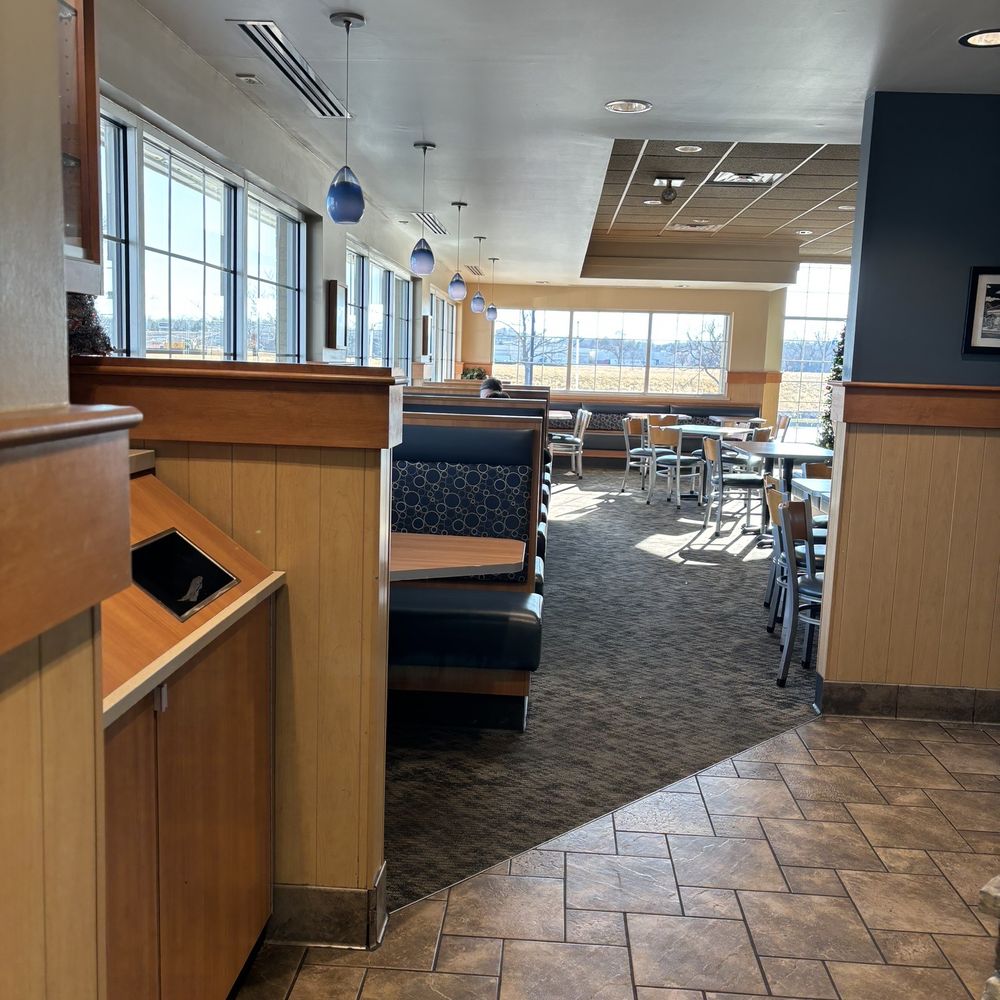 Culver's - Dining room - Burgers Near Me - Bellevue, Nebraska Culver's - Dining room - Burgers Near Me - Bellevue, Nebraska