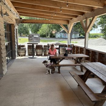 67 Boars Nest - Outdoor patio, very comfy - Burgers Near Me - Paragon, Indiana