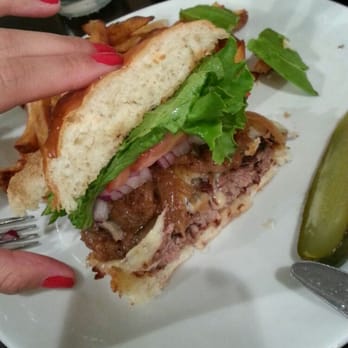 Friedman's - Look at that juicy friedmans burger! - Breakfast & Brunch Near Me - New York, New York Friedman's - Look at that juicy friedmans burger! - Breakfast & Brunch Near Me - New York, New York