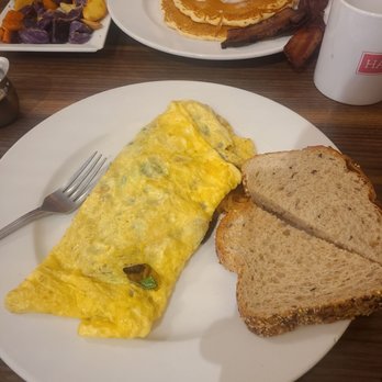 Hen House Eatery - Farmer's Wife Omelet - Breakfast & Brunch Near Me - Minneapolis, Minnesota