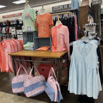 Buc-ees - Gas Stations Near Me - Auburn, Alabama