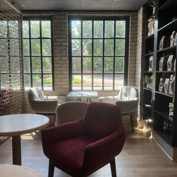 Eleva Coffee Lounge - Coffee & Tea Near Me - Williamsburg, Virginia