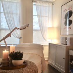 SkinQ Facials & Waxing - Andersonville