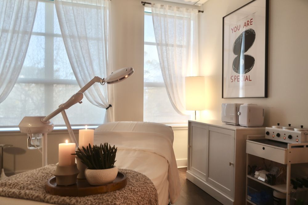 SkinQ Facials & Waxing - Andersonville Logo