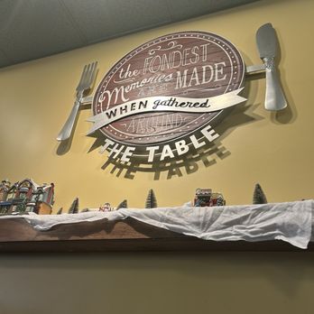 Metro Diner - Cute winter decorations - Diners Near Me - Indianapolis, Indiana