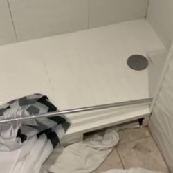 Best Western Plus Hôtel Paris Orly Airport - Broken shower rod and tile in bathroom