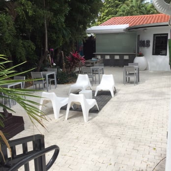 Bars B&B South Beach Hotel - Outdoor breakfast/sitting area - Hotels Near Me - Miami Beach, Florida