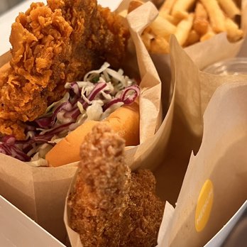 Daybird - Hot Chicken dando with fries and tender - Chicken Shop Near Me - Los Angeles, California Daybird - Hot Chicken dando with fries and tender - Chicken Shop Near Me - Los Angeles, California