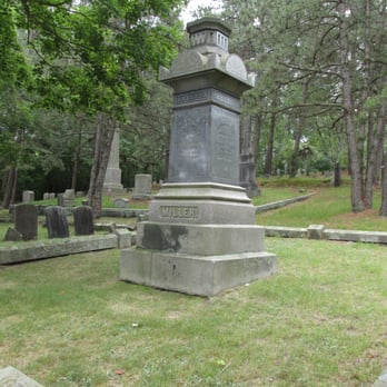 Elder Ballou Cemetery - Nice stonewok - Landmarks & Historical Buildings Near Me - Cumberland, Rhode Island