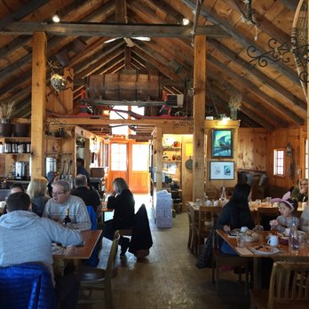 l'Érablière Hilltop - people eating in a restaurant - Sugar Shacks Near Me - Dunham, Quebec l'Érablière Hilltop - people eating in a restaurant - Sugar Shacks Near Me - Dunham, Quebec