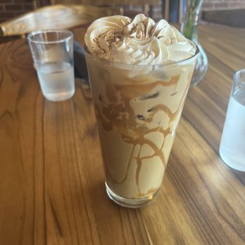 D’Nuez - Iced Caramel Latte - Breakfast & Brunch Near Me - Berwyn, Illinois