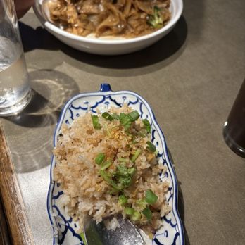 Thai Basil - Garlic fried rice and Pad-See-Ew - Thai Near Me - Sacramento, California