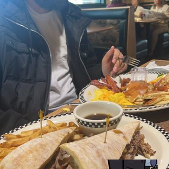 Black Bear Diner San Antonio City Base - Tri-Tip Dip* (570 cals.) Cubs' Bear Choice* (400-800 cals.) - Diners Near Me - San Antonio, Texas