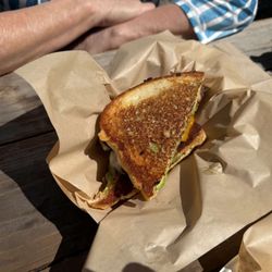 MGS OBSIDIAN GRILL - Grilled cheese with avocado, pesto and bacon