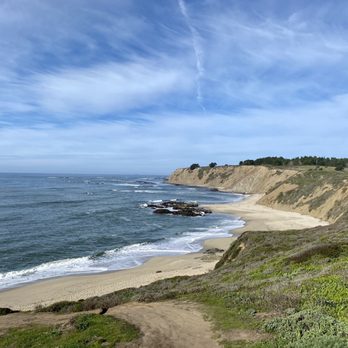 Ross Cove Beach - Going down the trail to Ross Cove Beach - Beaches Near Me - Moss Beach, California