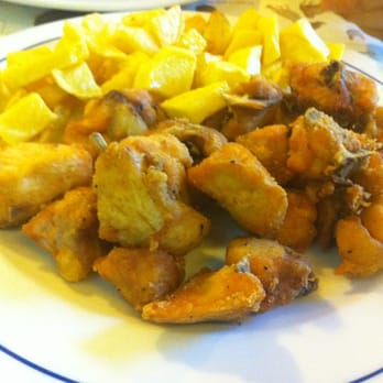 El Gallinero - Pollo frito 3 salsas - Spanish Near Me - Vigo, PO El Gallinero - Pollo frito 3 salsas - Spanish Near Me - Vigo, PO