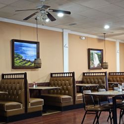 El Paraiso Honduran Restaurant - The simple decor of the restaurant. Yet very clean and with a dignified look.