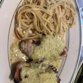 Wall Street Bar & Grill - Cilantro Chicken - Bars Near Me - Midland, Texas