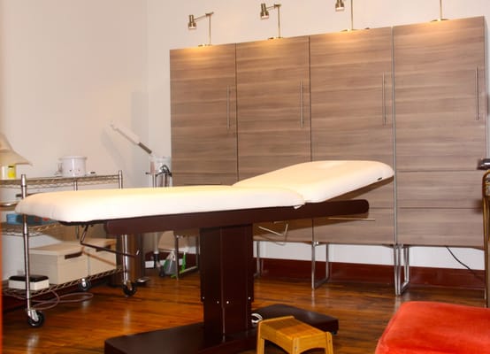 Daniella Mendez, Wax Specialist