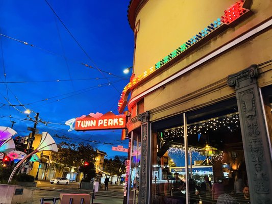 Twin Peaks Tavern by null