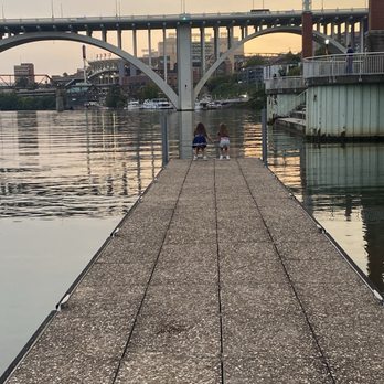 Calhoun's - The dock area - Barbeque Near Me - Knoxville, Tennessee