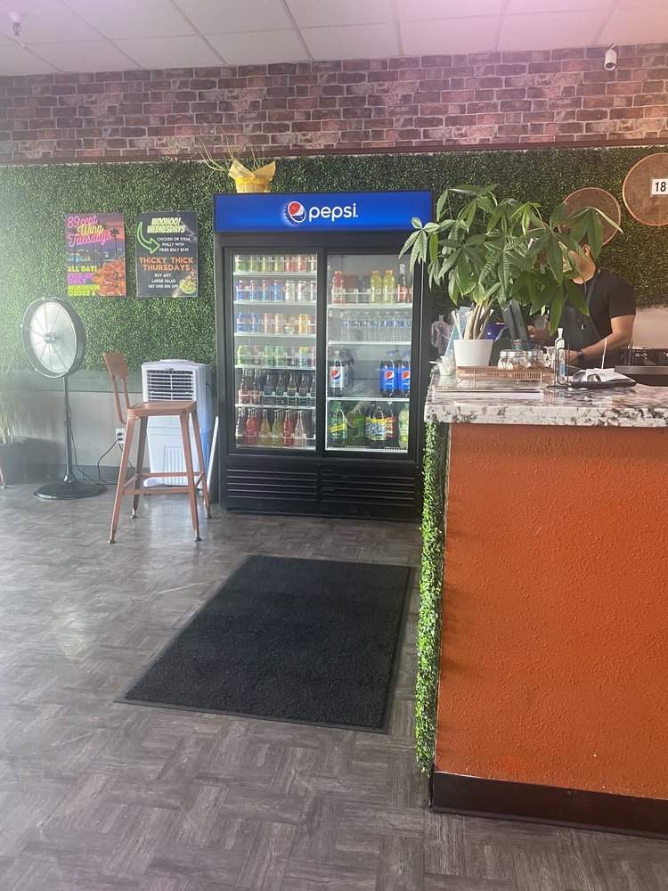 Fat Moe’s Pizza & Wings - Photo 2