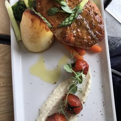 Trollstigen Kafe - Fried salmon filet from the a la cared menu