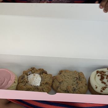 Crumbl - Lutz - Sugar-s'mores- chocolate chip- gingerbread - Bakeries Near Me - Lutz, Florida Crumbl - Lutz - Sugar-s'mores- chocolate chip- gingerbread - Bakeries Near Me - Lutz, Florida