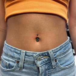 Gypsy Rose Tattoo - Navel piercing