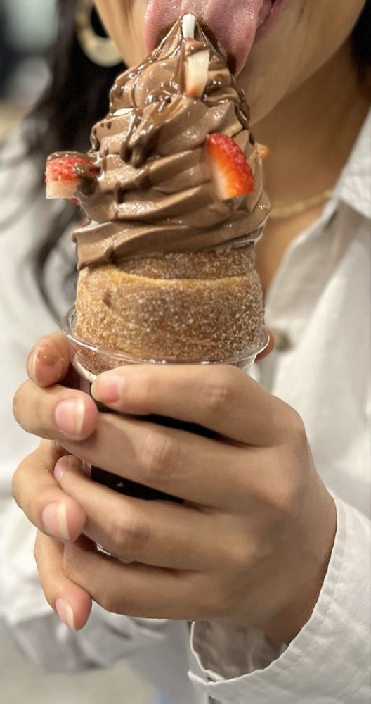 Crispy Cones Logo