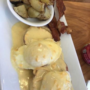 Fitzwater Cafe - Eggs Benedict - Breakfast & Brunch Near Me - Philadelphia, Pennsylvania