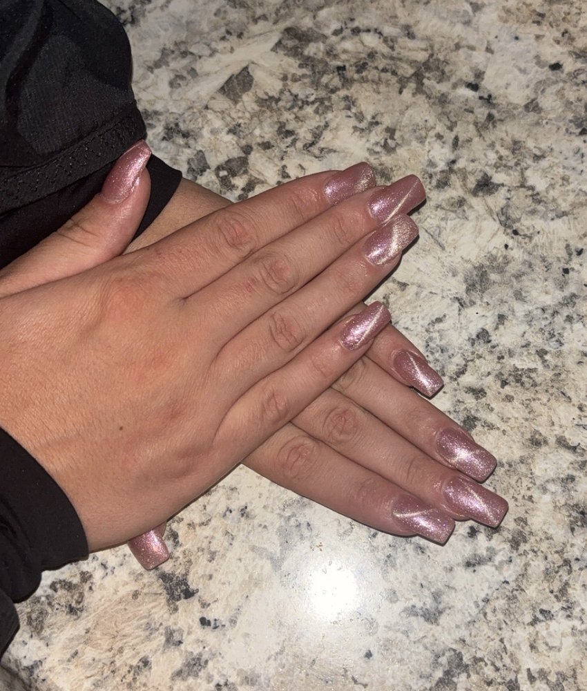 J&R Nails and Spa Logo