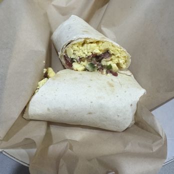 Samuel Adams Bar - Breakfast burrito - Airport Lounges Near Me - Miami, Florida