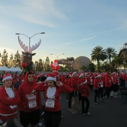 Santa Hustle 5k - Sea of Santas