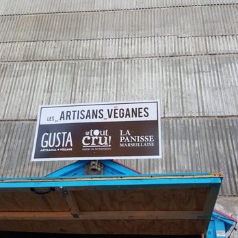 Bouffons Montreal - the entrance to a restaurant - Food Trucks Near Me
