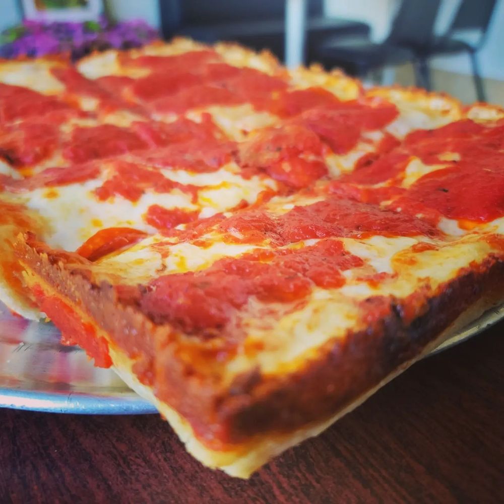 Fuji & Vi's - Pizza Near Me - Pasadena, California