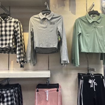 Mandee - Ribbed long sleeve crop shirts with collars - Accessories Near Me - Kearny, New Jersey